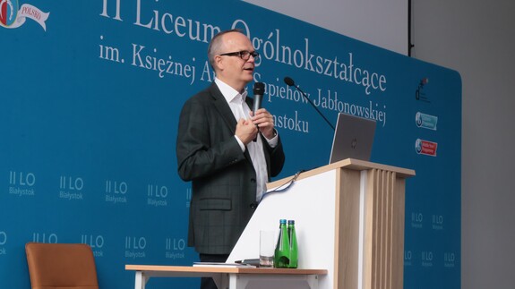 Megatrendy ekonomiczne. Kreacja czy dostosowanie? - relacja z wizyty Dziekana WEiF w II LO w Białymstoku