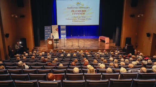 konferencja 30 lat trzeciego wieku