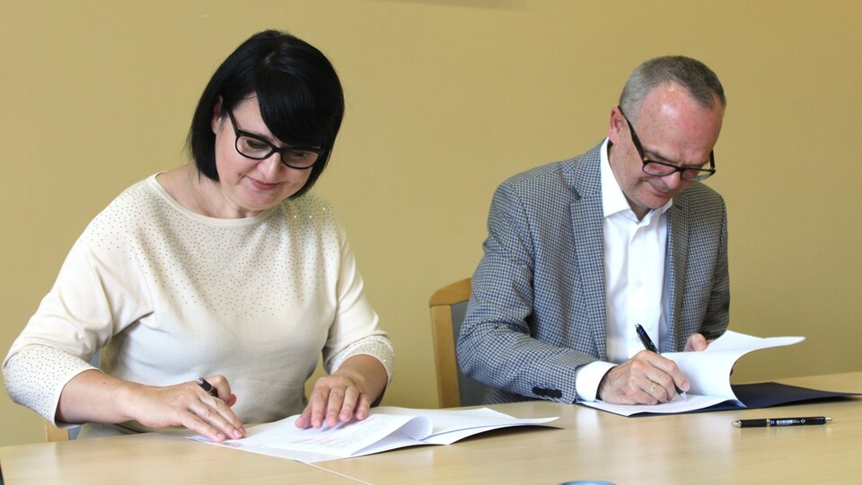 Wydział Ekonomii i Finansów UwB i I Liceum Ogólnokształcące im. Adama Mickiewicza w Białymstoku podpisały porozumienie o współpracy!