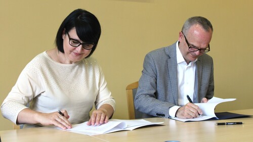 Wydział Ekonomii i Finansów UwB i I Liceum Ogólnokształcące im. Adama Mickiewicza w Białymstoku podpisały porozumienie o współpracy!